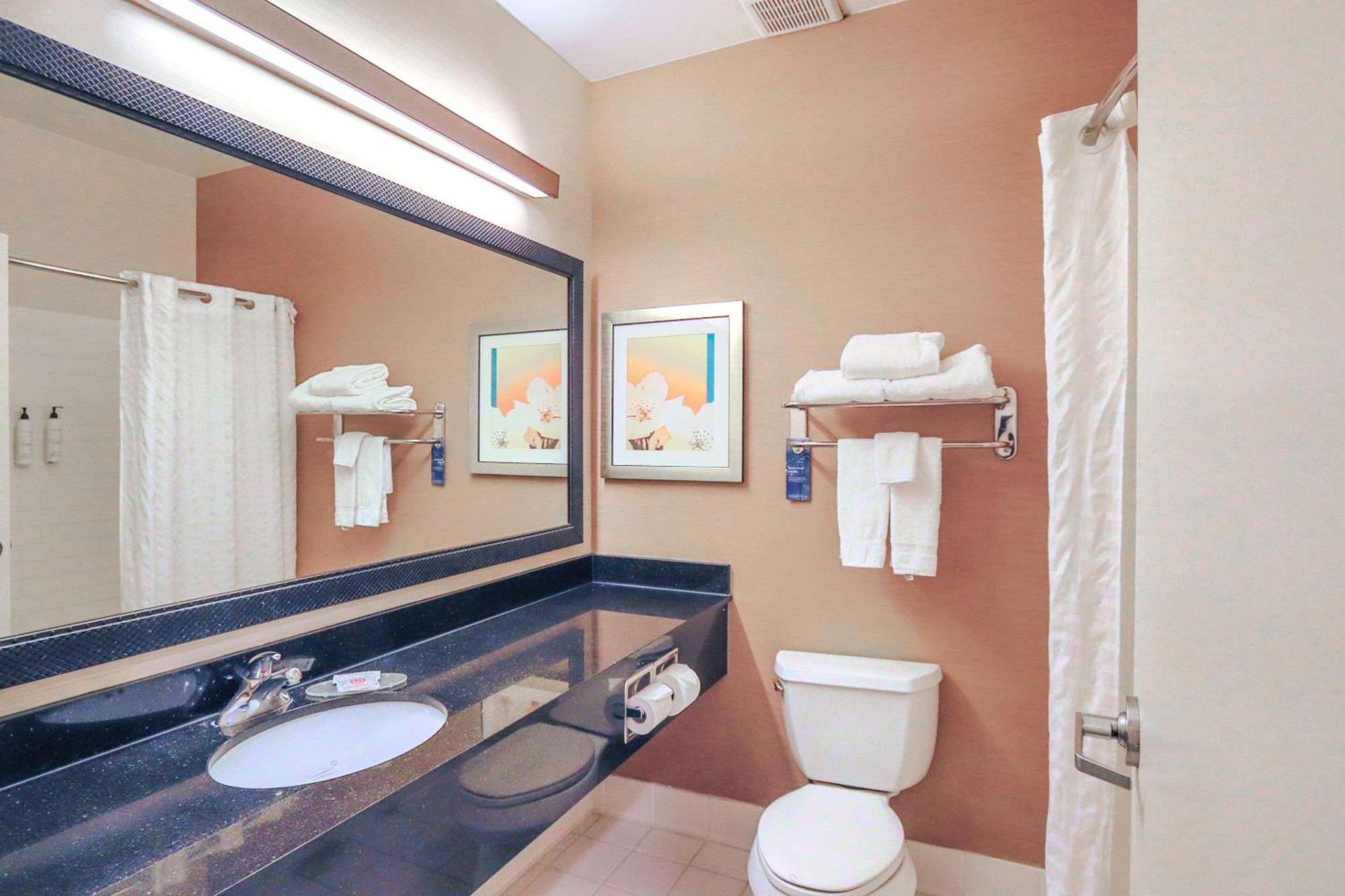 Comfort Inn & Suites Westfield Buitenkant foto